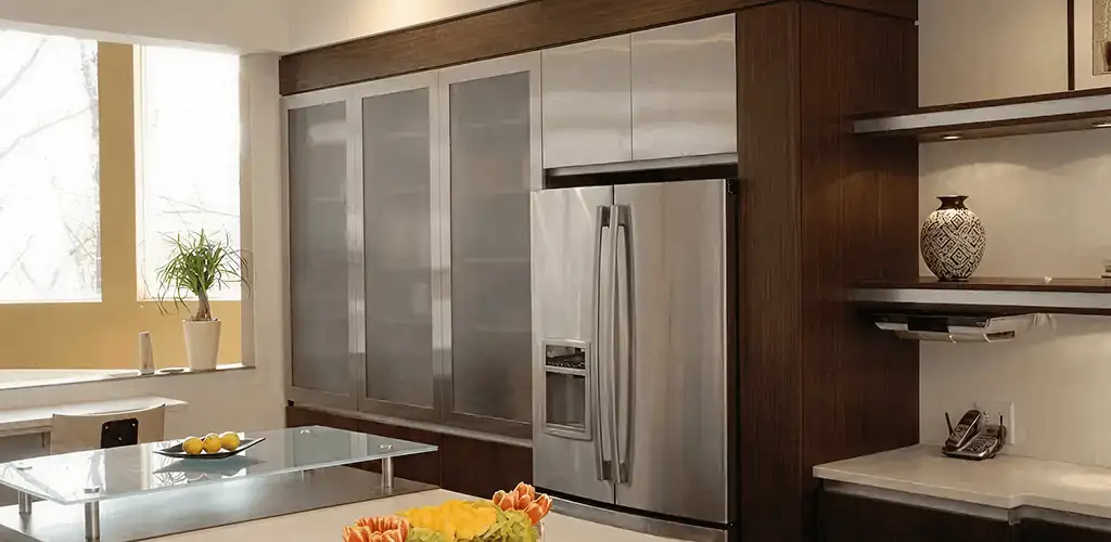 Cabinet door replacement and modern kitchen cabinet upgrade in Des Moines, IA